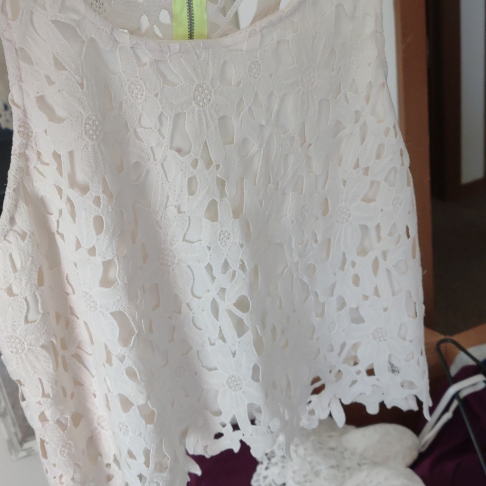 Laced top - Picture 4 of 4